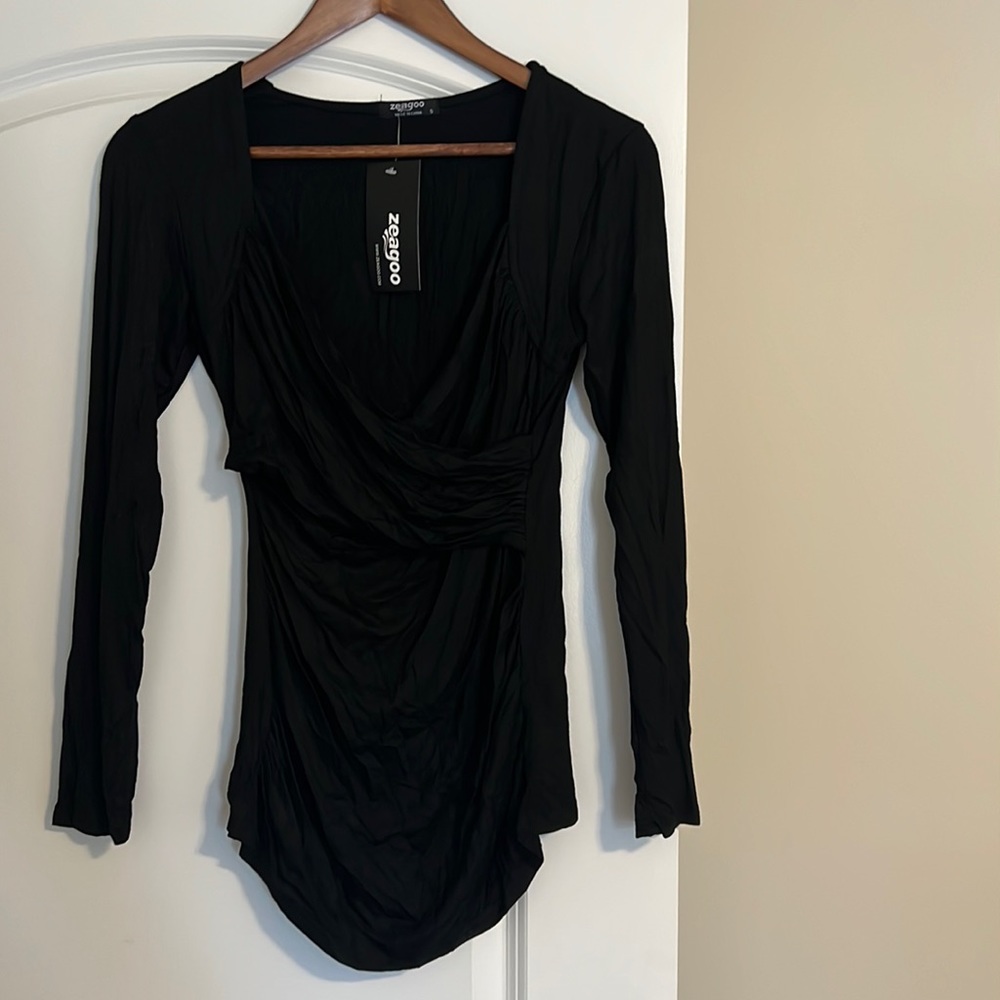Women’s long sleeve zeagoo top.